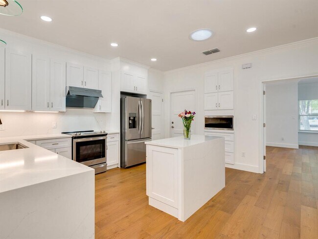 Photo - 4601 Eilers Ave