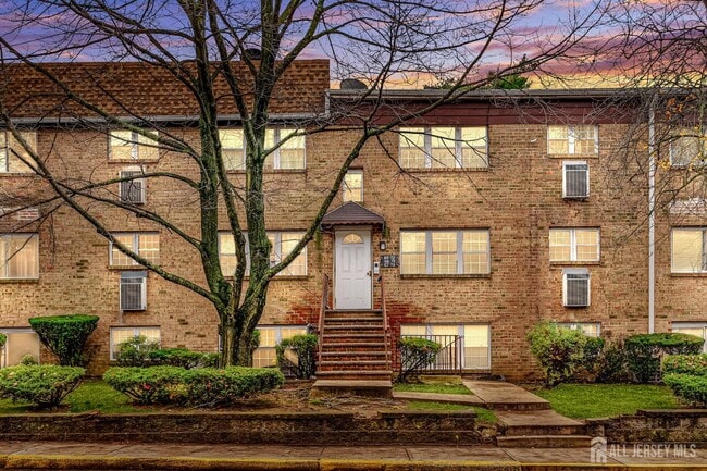 Building Photo - 71 College Dr