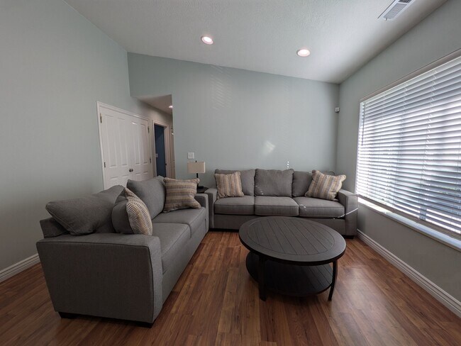 Photo - 861 W Columbia Ln Unidad 21
