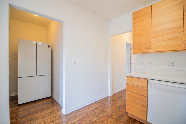 Photo - 2102 N Springfield Ave Unit 1