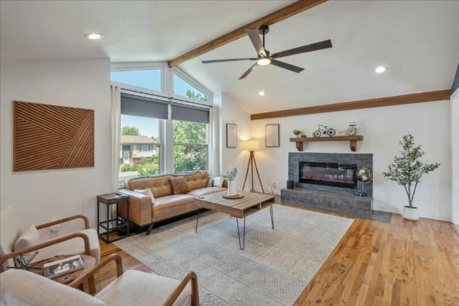 Photo - 832 N Morton Dr