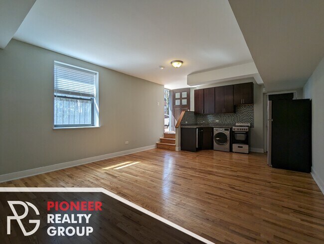 Building Photo - 2822 N Mildred Ave Unit 1