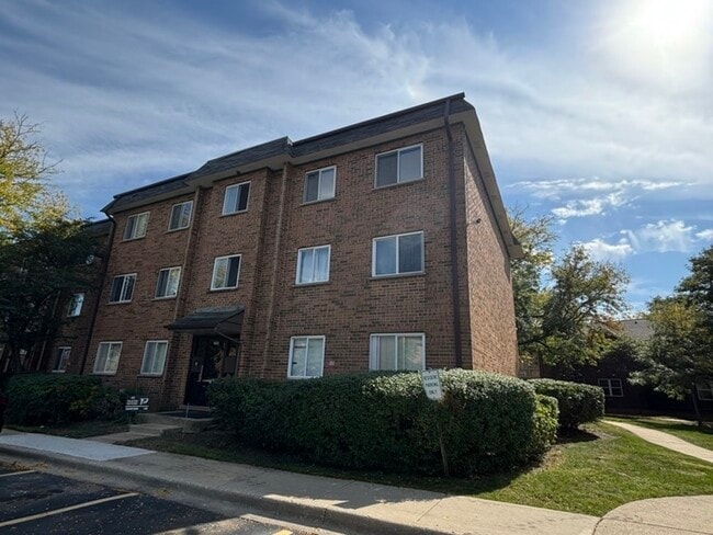 Building Photo - 905 Casey Ct Unit 1