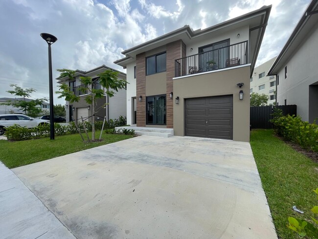 Building Photo - 302 NW 11th Ct Rental