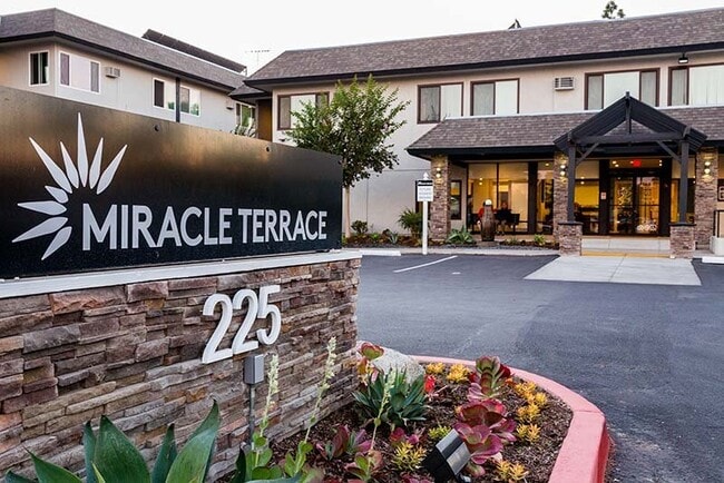 Photo - 225 S Western Ave Unidad #225