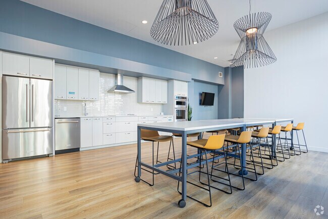 Social Room - deVille at Quarry Park