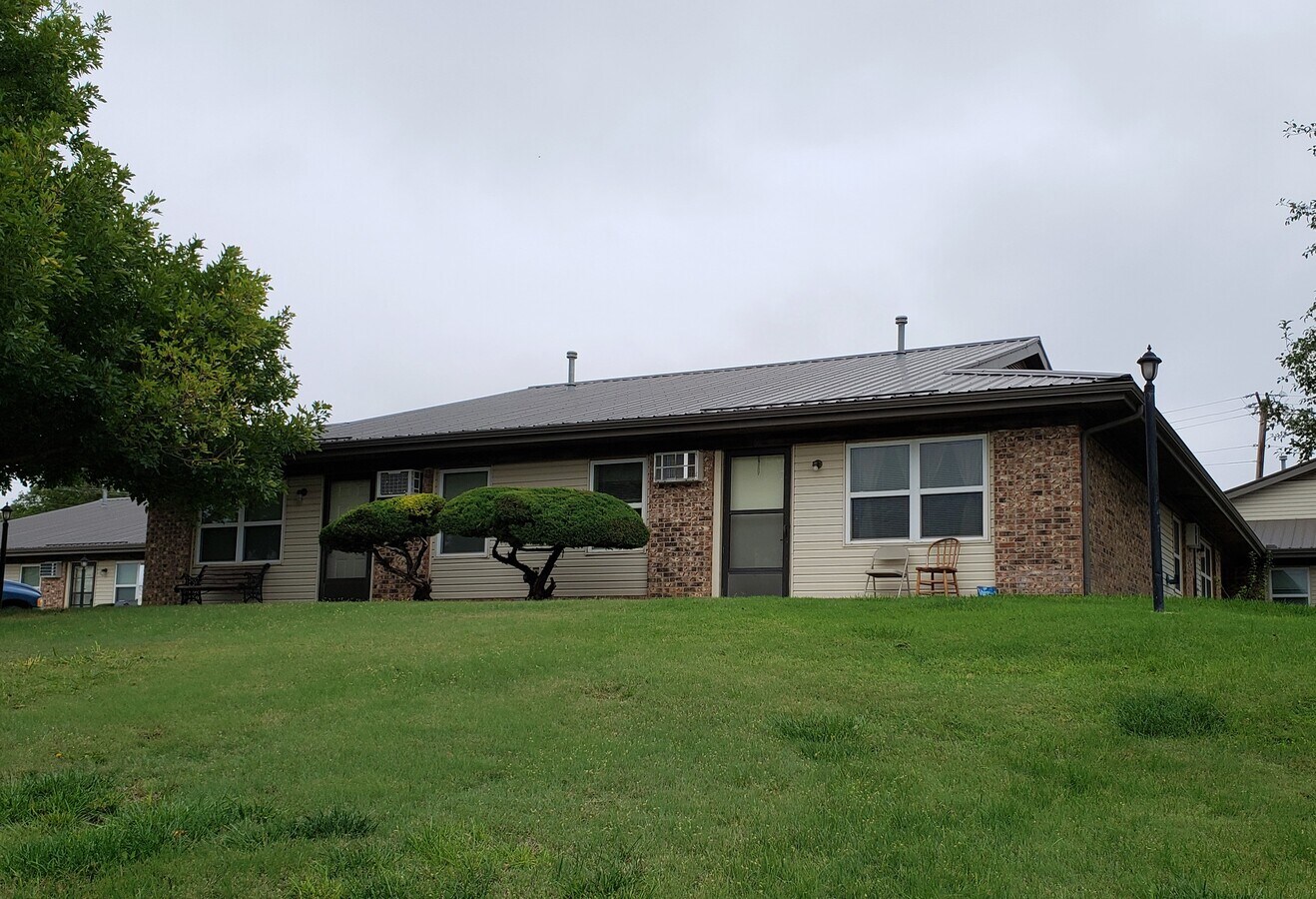 Photo - Hillcrest Manor