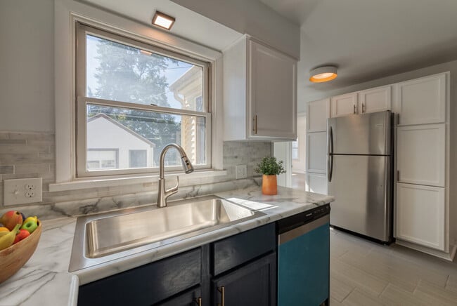 Photo - 1313 W Saginaw St