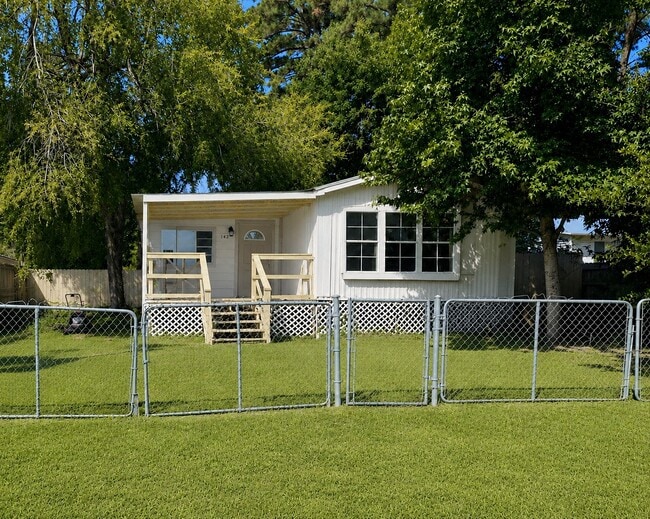 Building Photo - 142 Aspen