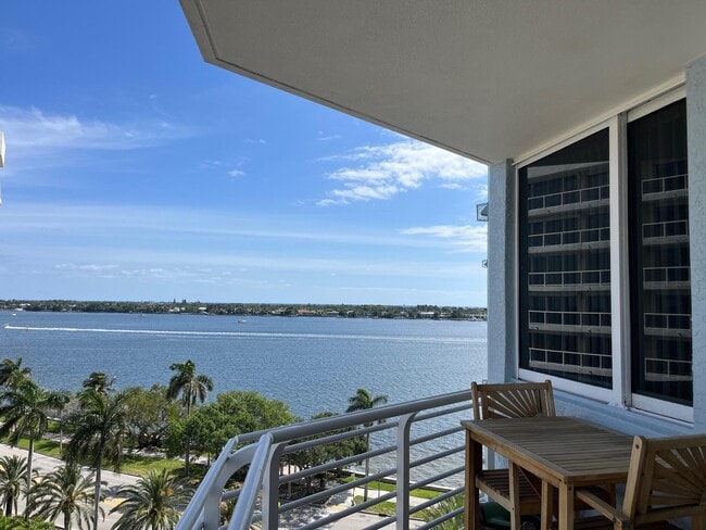 Building Photo - 1551 N Flagler Dr Unit 802