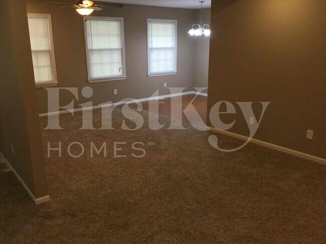 Photo - 602 SW Holloway Ln