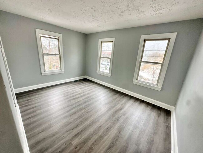 Photo - 275 S Broad St