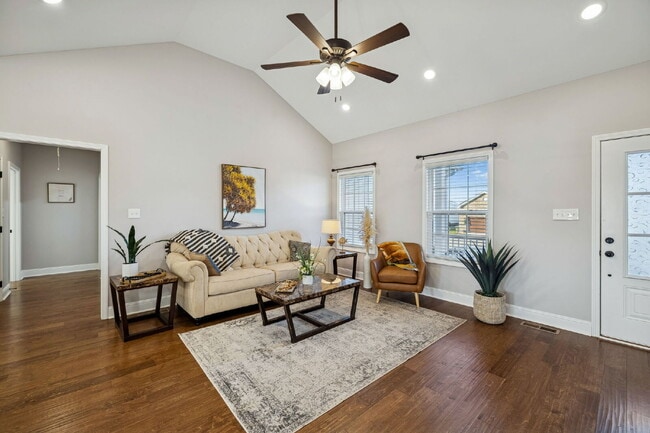 Photo - Quiet cut-de-sac living with country views!