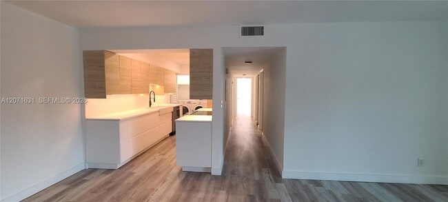 Photo - 6519 W Newberry Rd Unidad 1014