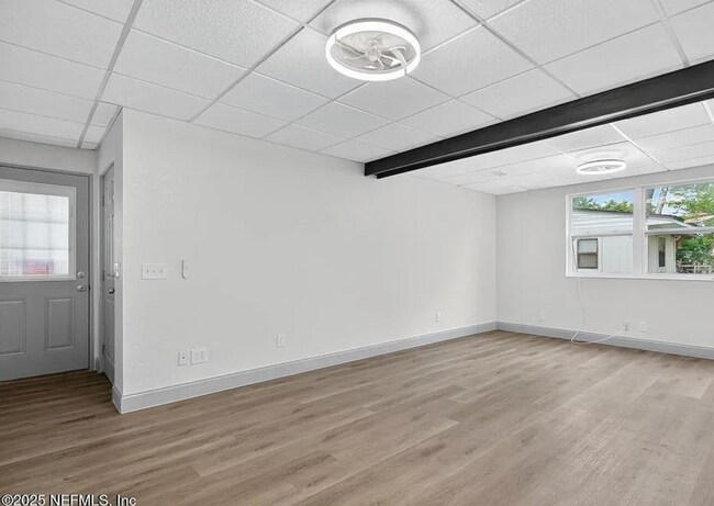 Photo - 1850 Harvester St