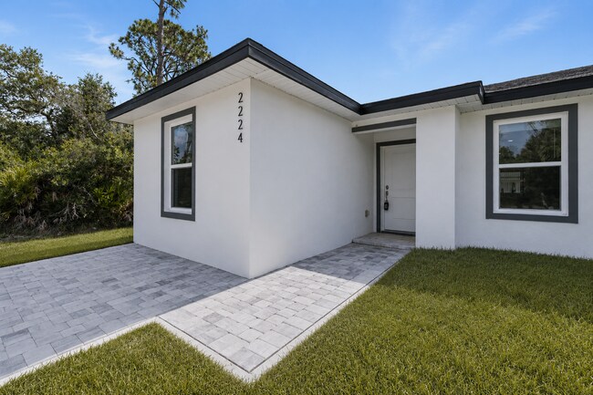 Photo - Spacious 3-Bedroom Duplex Oasis with 2 Full Baths in Port Charlotte – Your Ideal Retreat Awaits!