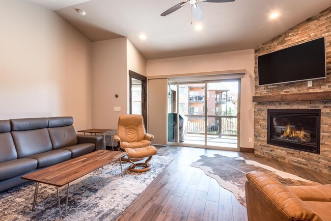 Photo - Modern Townhome in Black Rock Ridge