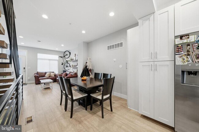 Photo - 1728 Ingersoll St