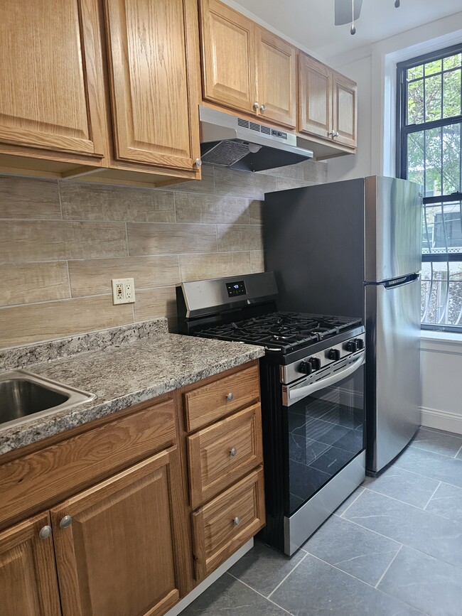 Brand New Kitchen - 331 16th St Unidad Apt 1