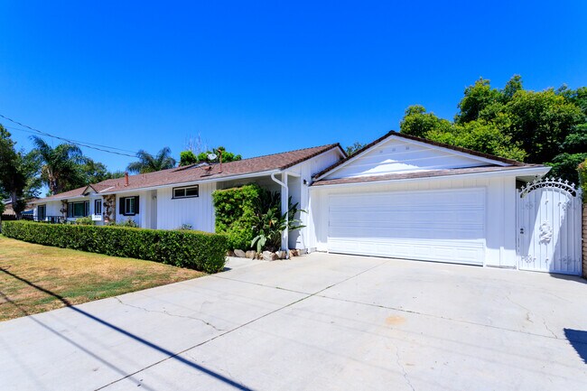 Photo - 13739 Erwin St