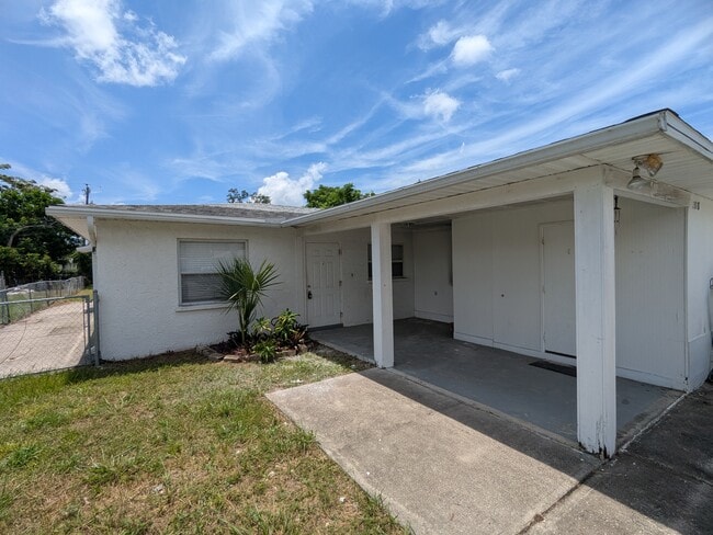 Building Photo - 2808 52nd ave dr w Rental