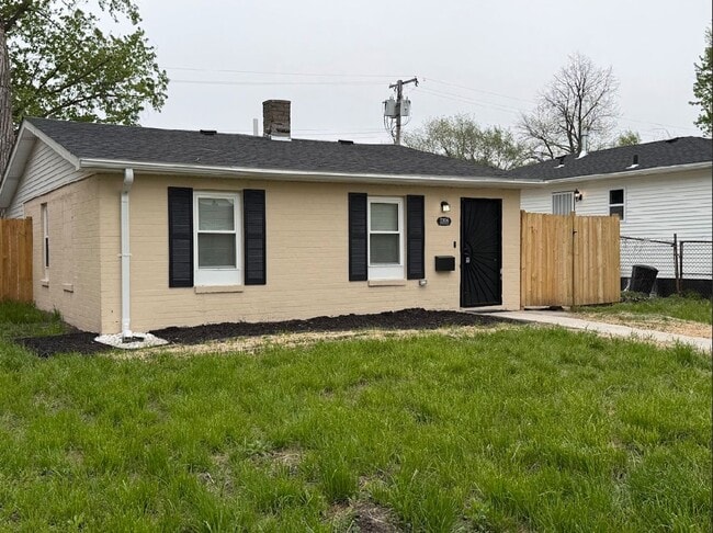 Building Photo - Stylish Renovated Home