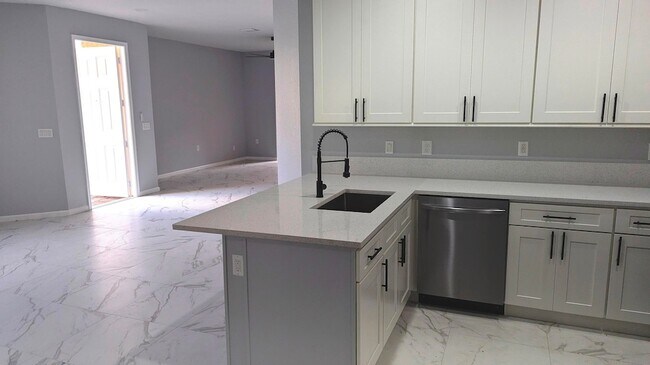 Photo - 826 Middleton Dr SW