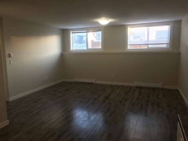 Photo - 1648-1687 87 Ave