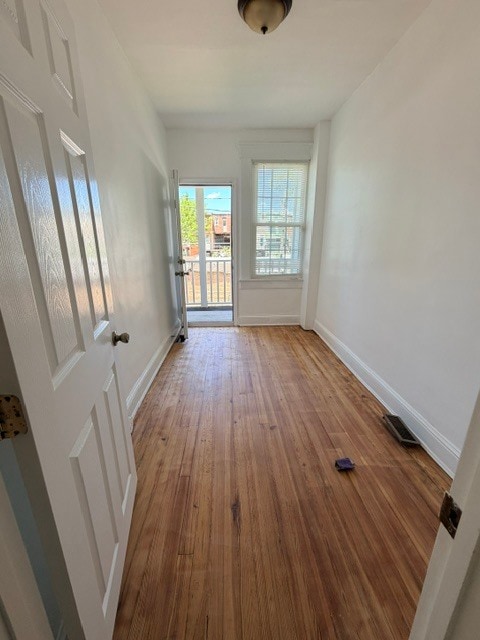 Dormitorio/oficina con acceso al balcón. - 2624 Garrett Ave
