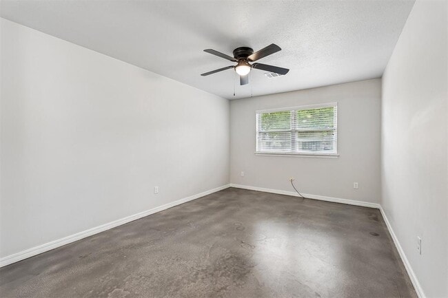 Photo - 528 N Beard Ave
