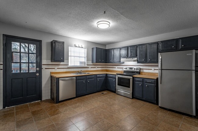 Building Photo - 414-420 Smitherman Road Unit 420