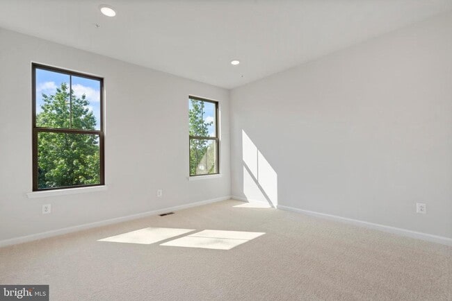 Photo - 6947 Gladebrook Rd