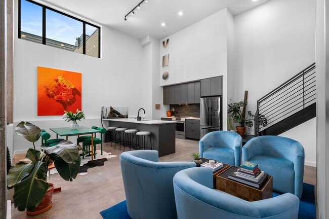 Building Photo - 1601L Park Ave Unit #116