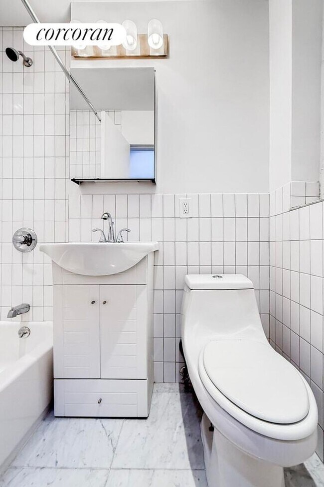 Photo - 344 W 17th St