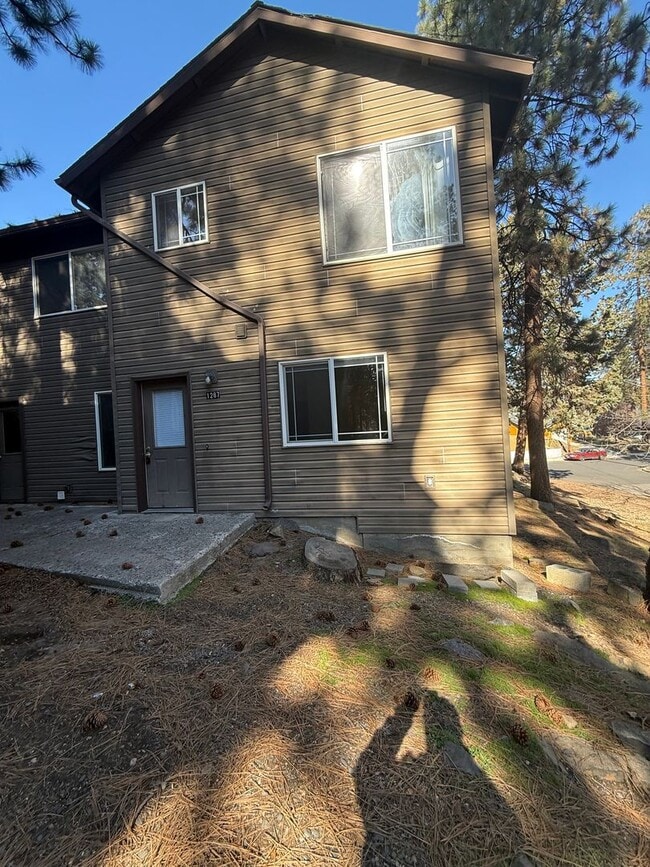 Photo - Westside 3 Bdrm, 2 Bath Townhouse close to COCC!  All Appliances, Washer/dryer hookups, Single ga...