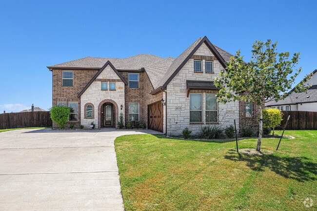 Building Photo - Exquisite 5-Bedroom, 3.5-Bath on 0.46 Acre... Rental