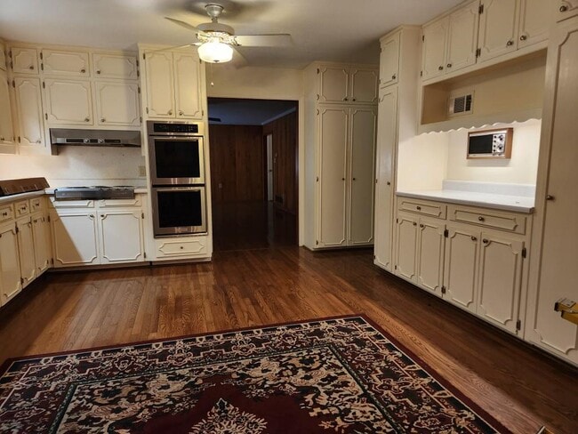 Photo - 1181 Lake Shore Cir