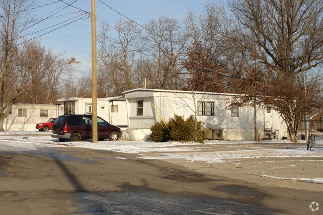 River Oaks - River Oaks Apartments