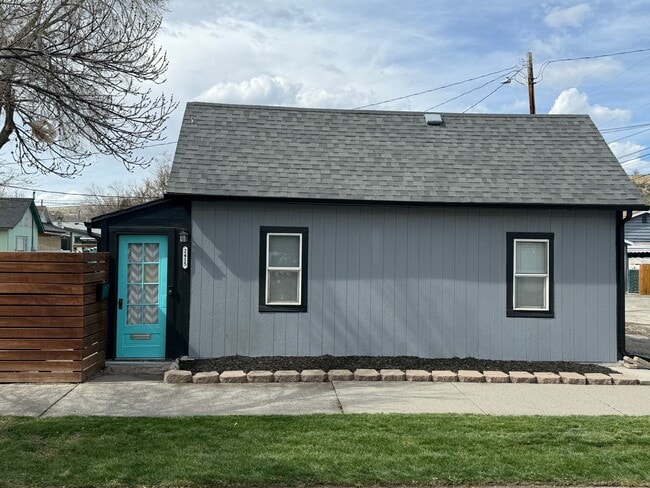 Building Photo - Charming 1 bed, 1 bath home featuring a fenced yard