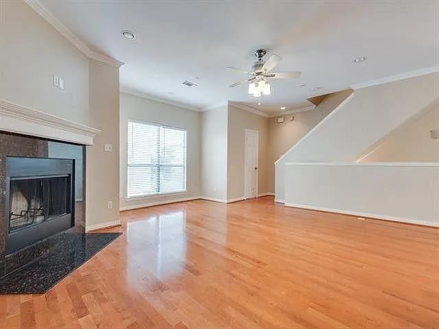 Photo - 2407 Stutz Dr Unidad B2