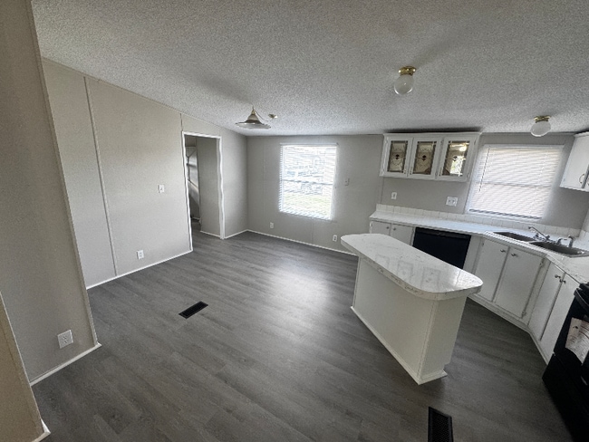 Photo - 122 Fox Meadow Dr