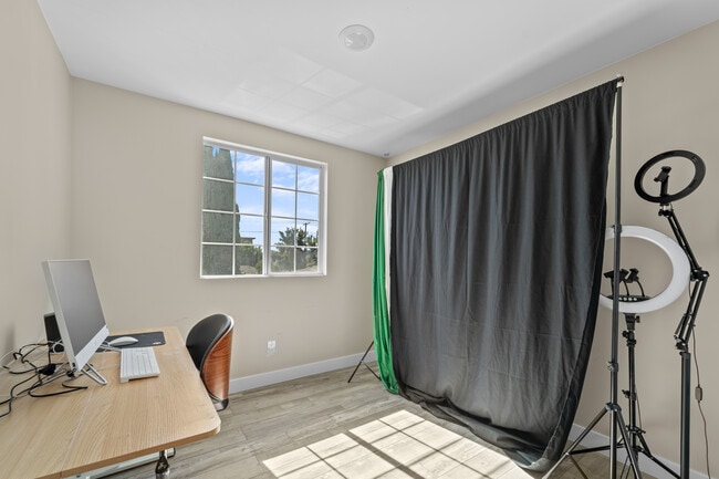 Photo - 616 N Hobart