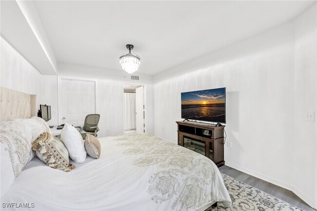 Building Photo - 8635 River Homes Lane Unit 2304