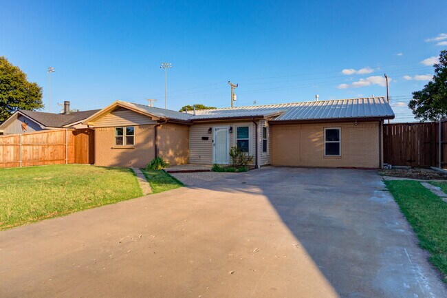 Photo - 4 Bed 3 Bath Pre-lease in Central Lubbock!!!