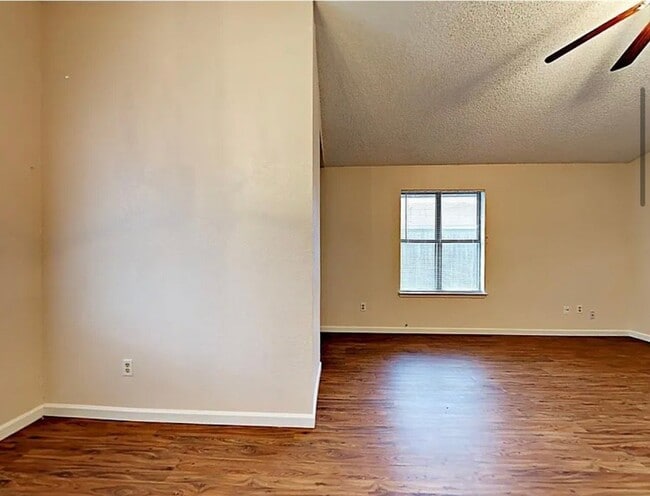 Photo - 1101 Suburban St