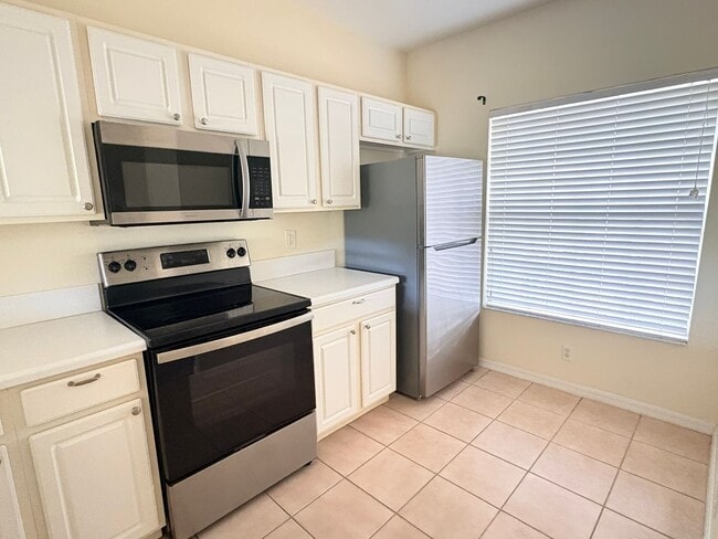 Building Photo - 2/2.5 Townhome in Fort Myers for Rent