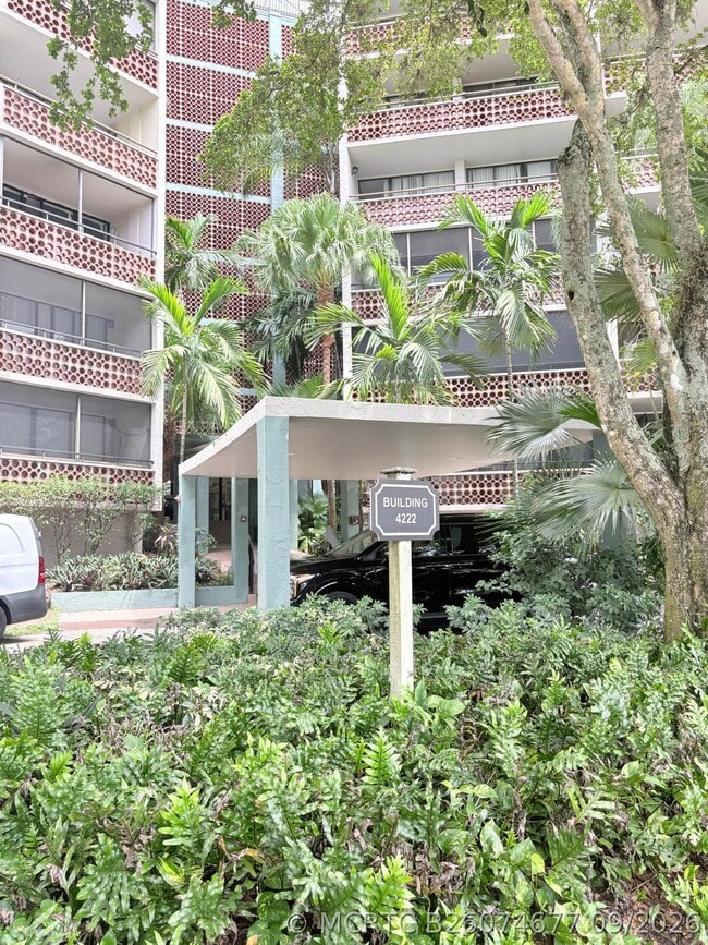 Building Photo - 4222 Inverrary Blvd Unit 4609
