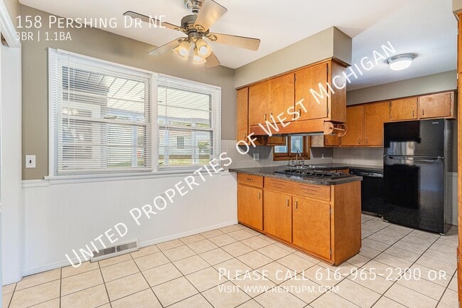 158 Pershing Dr NE