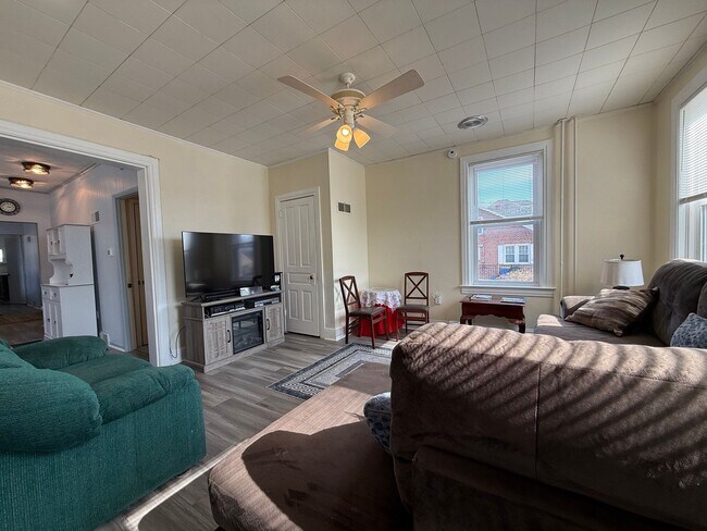 Photo - 400 Maple St Unidad Downstairs