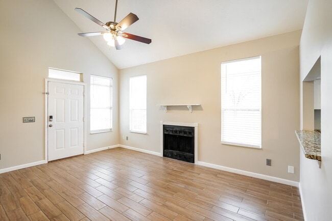 Photo - 301 Hunters Chase Dr